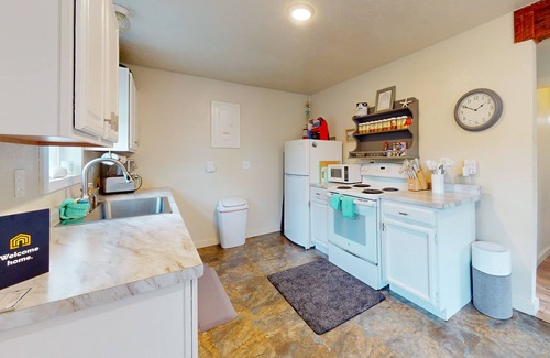 Nahcotta Cabin | Charming, dog-friendly cottage w/private gas grill, free WiFi, yard, and firepit