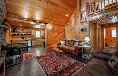 McHenry Cabin | Charming Dog Friendly Retreat w/Fire Pit & Hot Tub