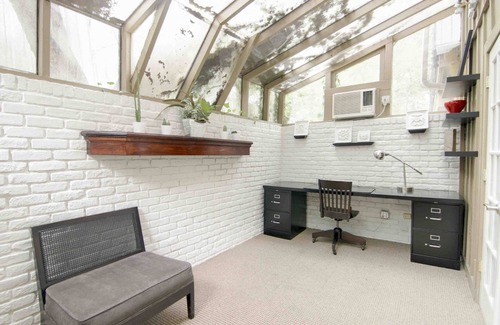 Tarrytown House | Charming, dog-friendly townhouse w/private gas grill, patio, & near downtown