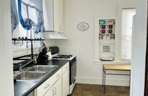 La Salle House | Charming dog-friendly bungalow near Starved Rock