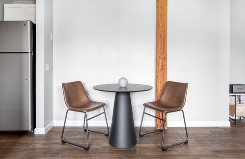 Lower Mills Apartment | Charming Dorchester/Milton 1BR next to Milton T stop, by Blueground