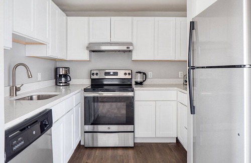 Lower Mills Apartment | Charming Dorchester/Milton 1BR next to Milton T stop, by Blueground