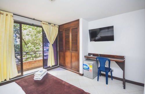 Estadio Hotel | Charming double room with WiFi and air conditioning in Laureles-Estadio-Medellin