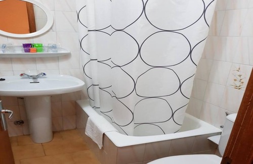 Luarca House | Charming double room with private bathroom