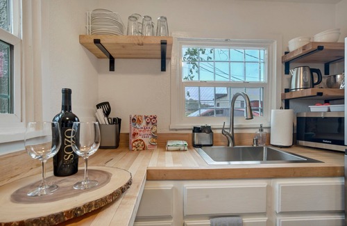 Central Colorado Springs Cottage | Charming Downtown Cottage | Pet-Friendly | Firepit