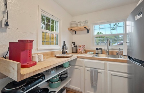 Central Colorado Springs Cottage | Charming Downtown Cottage | Pet-Friendly | Firepit