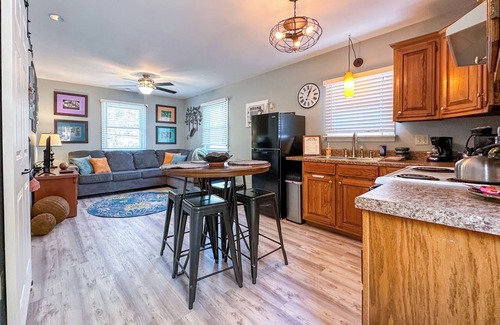 Eureka Springs Historic District Condo | Charming Downtown Eureka Springs Flat w/Parking, Full Kitchen, & Private Patio