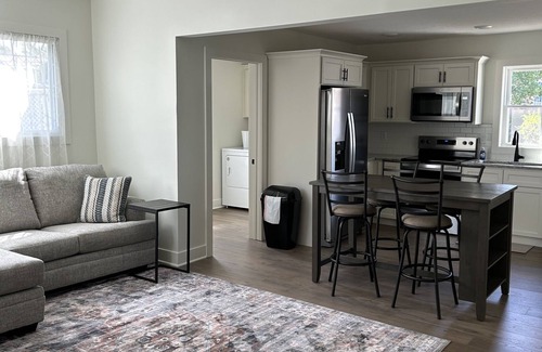 Troy Apartment | Charming Downtown 2 Bedroom Apartment