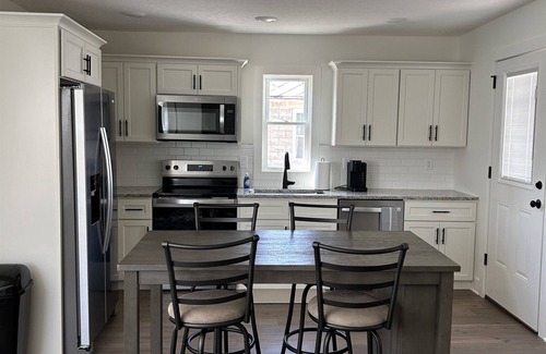 Troy Apartment | Charming Downtown 2 Bedroom Apartment