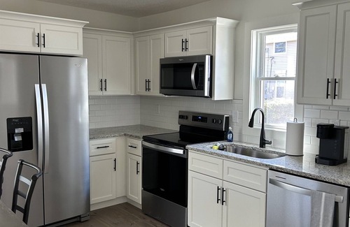Troy Apartment | Charming Downtown 2 Bedroom Apartment