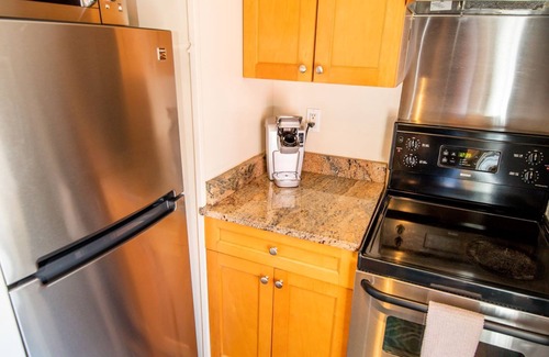 Historic District Apartment | Charming Downtown 3rd Floor 1 Bedroom Apt