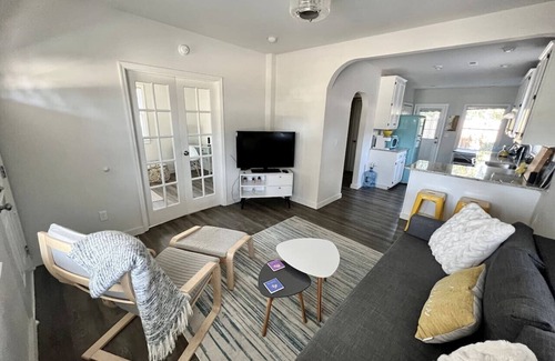 Wilmington House | Charming Downtown Cottage~Private Yard~Near Beach