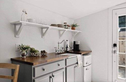 Chico House | Charming Downtown Country Cottage
