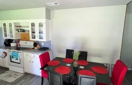 Midlothian House | Charming Downtown Home on 5th street