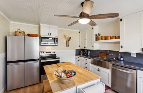 McCloud House | Charming Downtown McCloud Retreat by RedAwning