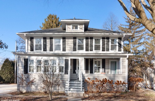 Naperville House | Charming Downtown Naperville Farmhouse - 1 Bedroom Guest Suite - Walk to Town