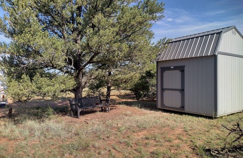 Ramah Cabin | Charming Dragonfly Casita with WiFi in Pinehill - perfect for a getaway