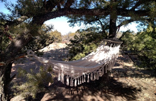 Ramah Cabin | Charming Dragonfly Casita with WiFi in Pinehill - perfect for a getaway
