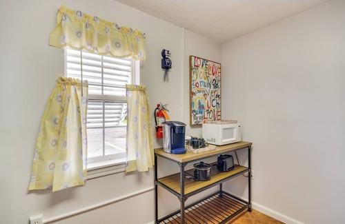 Biloxi Cottage | Charming Dtwn Retreat: 1 Mi to Ocean Springs Beach