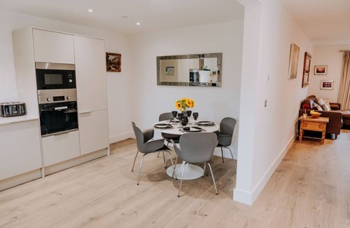 Llanarthney House | Charming Dual - Cottage – A Private Modern Retreat