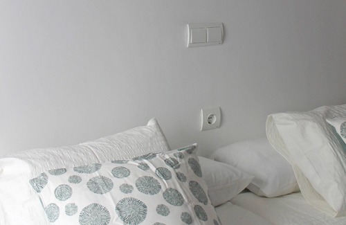 Sojuela Apartment | Charming duplex on golf course.