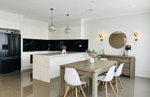Truganina House | Charming Duplex: Style & Comfort