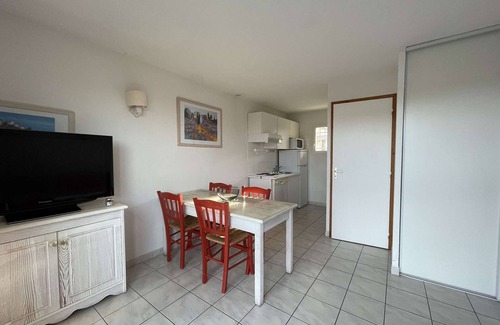 Salavas House | Charming Duplex with Terrace, Pools, Pet-Friendly, Parking, 6 People