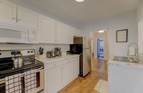 Earlewood House | Charming Earlewood Cottage - Minutes from Downtown
