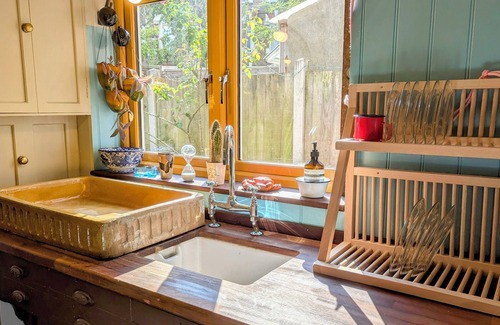 Leabridge Apartment | Charming East London Apartment