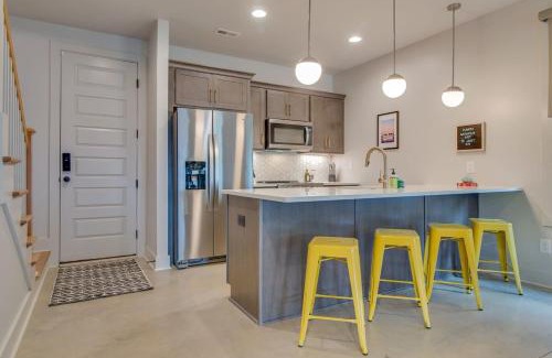 Greenwood House | Charming East Nashville Duplex for 20