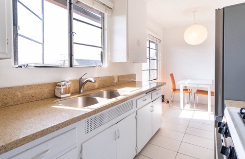 Westlake Apartment | Charming Echo Park Studio. Pet-Friendly!