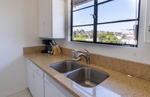 Westlake Apartment | Charming Echo Park Studio. Pet-Friendly!