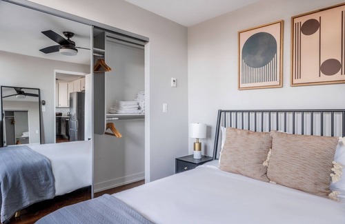 Edgewater Beach Apartment | Charming Edgewater 1BR, nr Thorndale Red Line Station, by Blueground