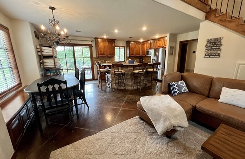 Sulphur Cabin | Charming EdgeWater Escape, private pool near Arbuckle Lake