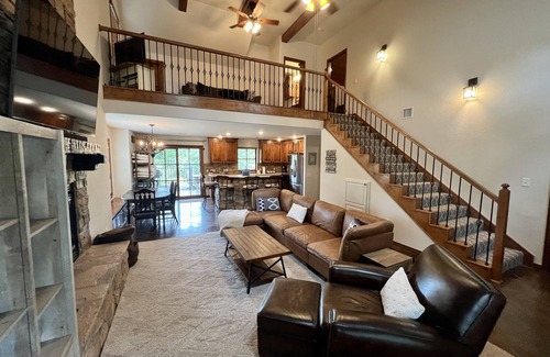 Sulphur Cabin | Charming EdgeWater Escape, private pool near Arbuckle Lake