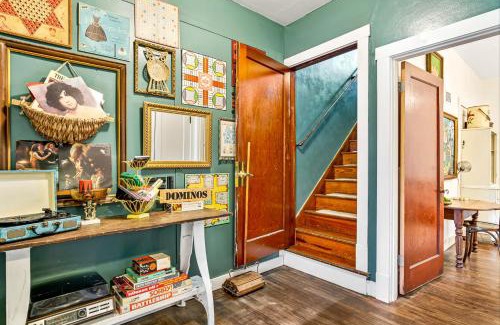 Edwardsville House | Charming Edwardsville Home Walk to Downtown!