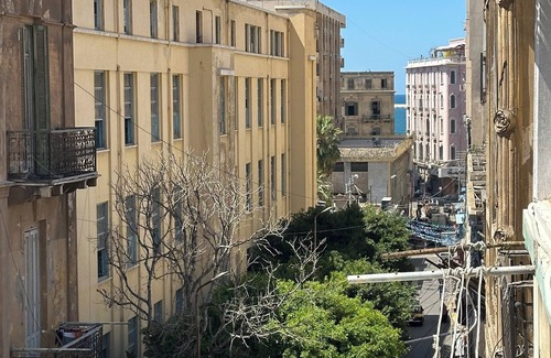 Al-'Atarin Apartment | Charming Artistic Apartment with AC, WiFi in the heart of Alexandria Downtown