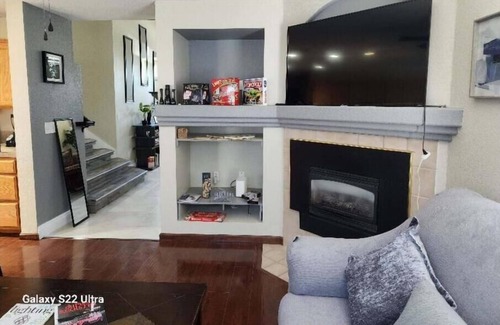 Elk Grove House | Charming Elk Grove Home Family-Friendly with Modern Amenities and Prime Location