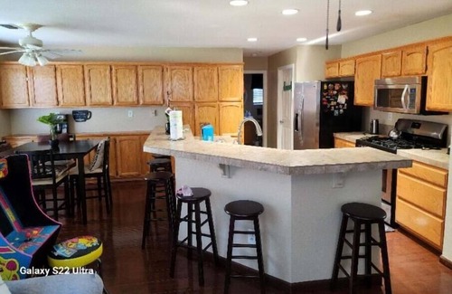 Elk Grove House | Charming Elk Grove Home Family-Friendly with Modern Amenities and Prime Location