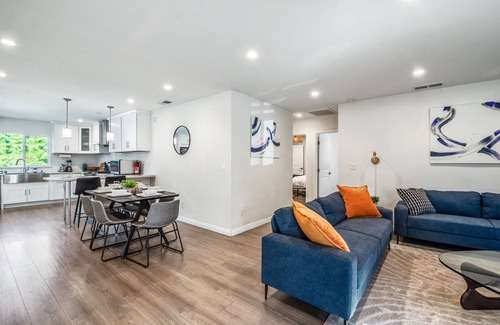 Encino House | Charming Encino Retreat w/Pool