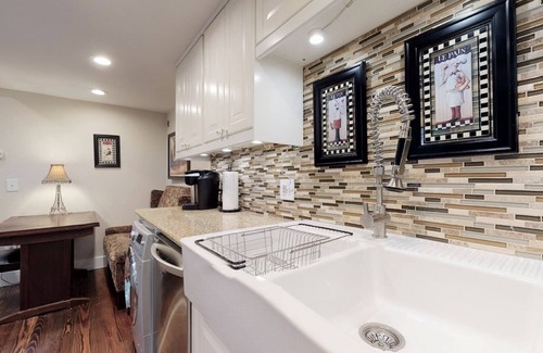 Marietta Apartment | Charming English Cottage