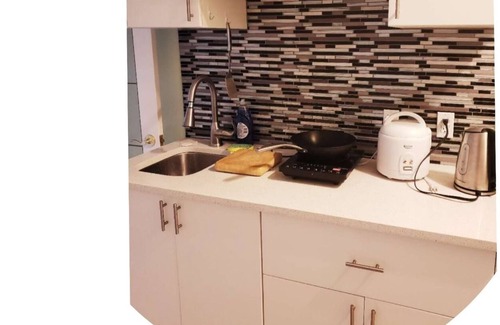 Royal Oak Villa | Charming entirely 2-bedroom villa close LRT&free parking with garden