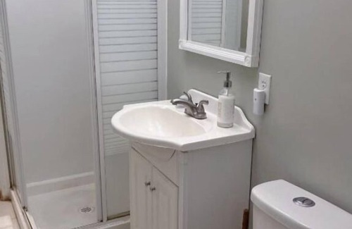 Royal Oak Villa | Charming entirely 2-bedroom villa close LRT&free parking with garden