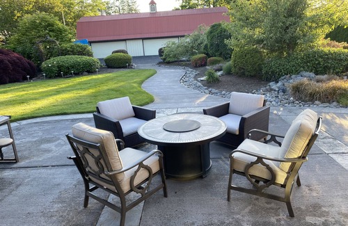 Enumclaw House | Charming Enumclaw rambler near Mount Rainier and Crystal Mountain Ski Area
