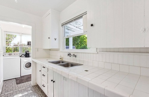 Eugene House | Charming Eugene Retreat: Private Hot Tub & Yard!