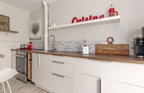 Perth Apartment | Charming European-Style Studio in the Heart of Downtown Perth