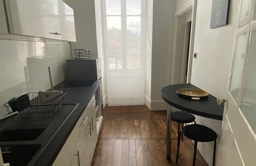 Auxerre Apartment | Charming F1 apartment, quiet, in the town center, Parking at the foot of the building