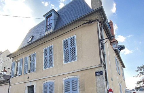 Auxerre Apartment | Charming F1 apartment, quiet, in the town center, Parking at the foot of the building