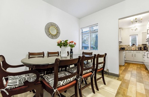 Clapton House | Charming Family Abode: Beautiful Home with Outdoor Space