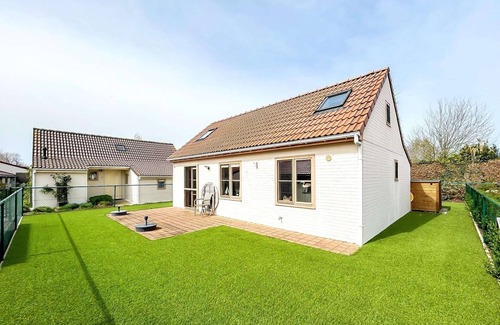 Koksijde House | Charming family cottage with garden